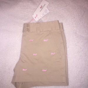 Vineyard Vines whale embroidered dayboat shorts